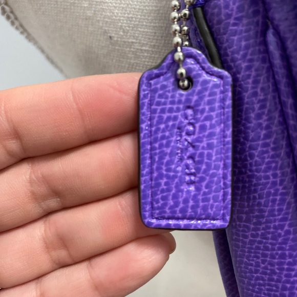 NWOT Authentic Coach Legacy Penny Tassel Turn-lock - Picture 3 of 8